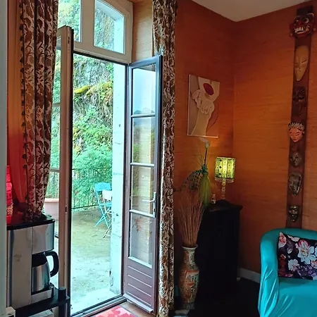 La Maison Des Artistes Гостевой дом *